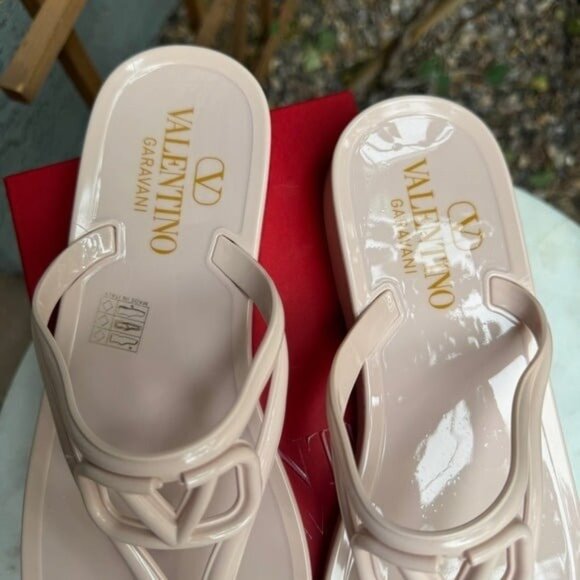 SOLD Valentino Garavani PM Logo Signature Thong Sandals - Picture 4 of 12
